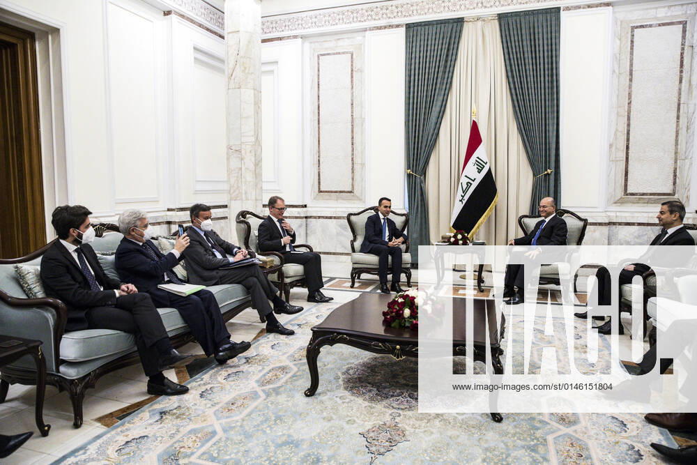 Italian Foreign Minister Luigi Di Maio meets Iraqi President Barham Salih during the mission to Baghdad, Iraq, 23 December 2021. ANSA ANGELO CARCONI Roma Italia - ZUMAa110 20211223_zaf_a110_020