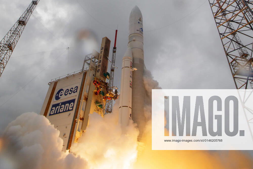 KW51 Arianespace s Ariane 5 rocket launches with NASA s James Webb Space Telescope onboard, on Saturday, December 25, 2021, from the ELA-3 Launch Zone of Europe s Spaceport at the Guiana Space Centre in Kourou, French Guiana. The James Webb Space Telescope (sometimes called JWST or Webb) is a large infrared telescope with a 21.3 foot (6.5 meters) primary mirror. The observatory will study every phase of cosmic history from within our solar system to the most distant observable galaxies in the early universe. NASA WAX2021122605 BILLxINGALLS