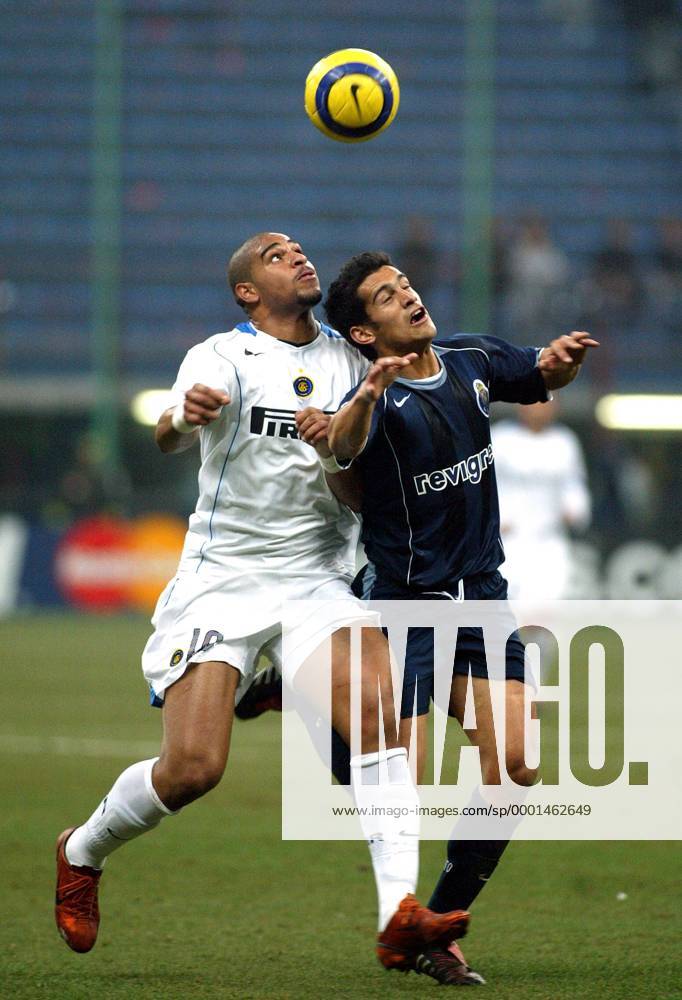Adriano (Inter, li.) gegen Ricardo Costa (Porto) Fußball EC 1 Herren Champions League 2004 2005, FC Internazionale Mailand - FC Porto 3:1 Gruppe Mailand Dynamik,