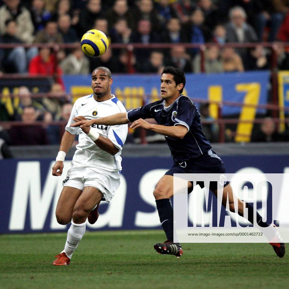 Adriano (Inter, li.) gegen Ricardo Costa (Porto) - Fußball EC 1 Herren Champions League 2004 2005, FC Internazionale Mailand - FC Porto 3:1 Gruppe Mailand Dynamik,