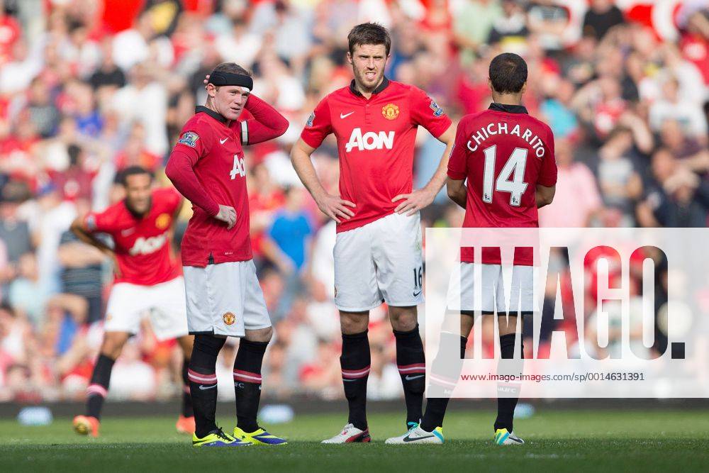 Wayne Rooney and Michael Carrick of Manchester United look dejected - Manchester United vs. West Bromwich Albion - Barclay s Premier League - Old Trafford - Manchester - 28 09 2013 Pic Philip Oldham Sportimage .