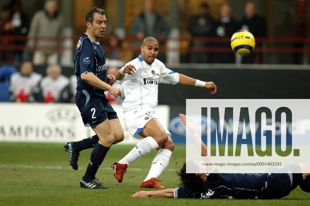 Adriano (Inter, Mitte) erzielt das 1:0 gegen Jorge Costa (li.) und Pedro Emanuel (beide Porto) Fußball EC 1 Herren Champions League 2004 2005, FC Internazionale Mailand - FC Porto 3:1 Gruppe pan8647 Mailand Dynamik,