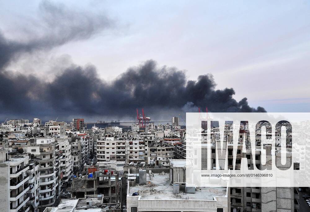 (211228) -- LATAKIA (SYRIA), Dec. 28, 2021 -- Smoke rises after an Israeli missile attack at the commercial seaport of Syria s coastal city of Latakia on Dec. 28, 2021, A fresh Israeli missile attack targeted the commercial seaport of Syria s coastal city of Latakia early Tuesday, the Syrian state news agency SANA reported. (Str Xinhua) SYRIA-LATAKIA-SEAPORT-ISRAEL-MISSILE ATTACK Stringer