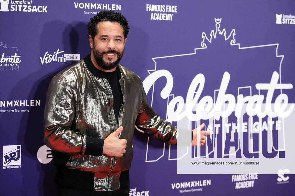Adel Tawil at the New Years Eve show Celebrate at the Gate Welcome 2022 at the Brandenburg Gate Berlin, 31 12 2021 Foto:xS.xGabschx xFuturexImage