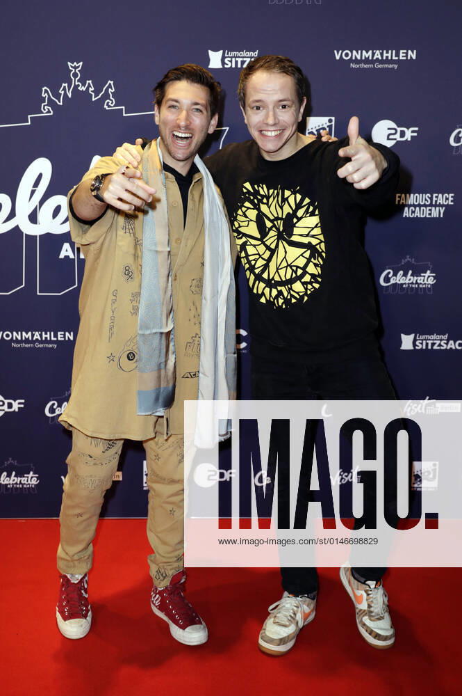 Justin Jesso and Alle Farben at the New Years Eve show Celebrate at the Gate Welcome 2022 at the Brandenburg Gate Berlin, 31 12 2021 Foto:xS.xGabschx xFuturexImage
