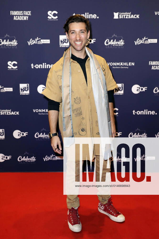 Justin Jesso in the New Years Eve show Celebrate at the Gate Welcome 2022 at the Brandenburg Gate Berlin, 31 12 2021 Foto:xS.xGabschx xFuturexImage
