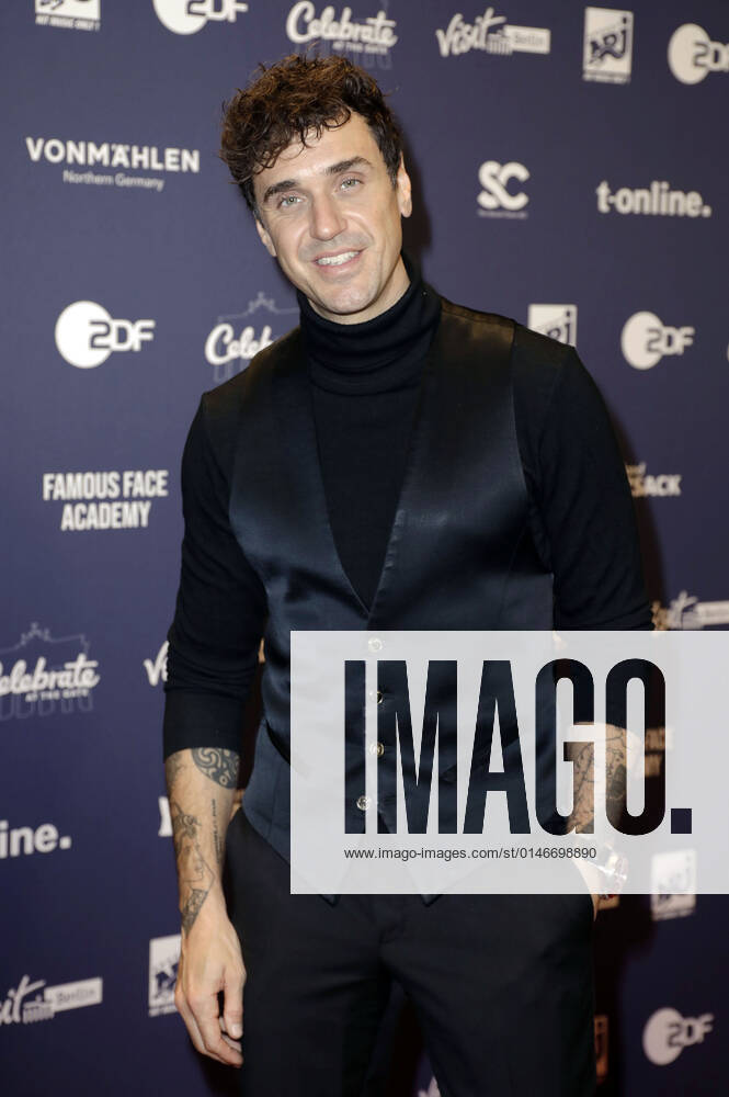 Seven in the New Years Eve show Celebrate at the Gate Welcome 2022 at the Brandenburg Gate Berlin, 31 12 2021 Foto:xS.xGabschx xFuturexImage