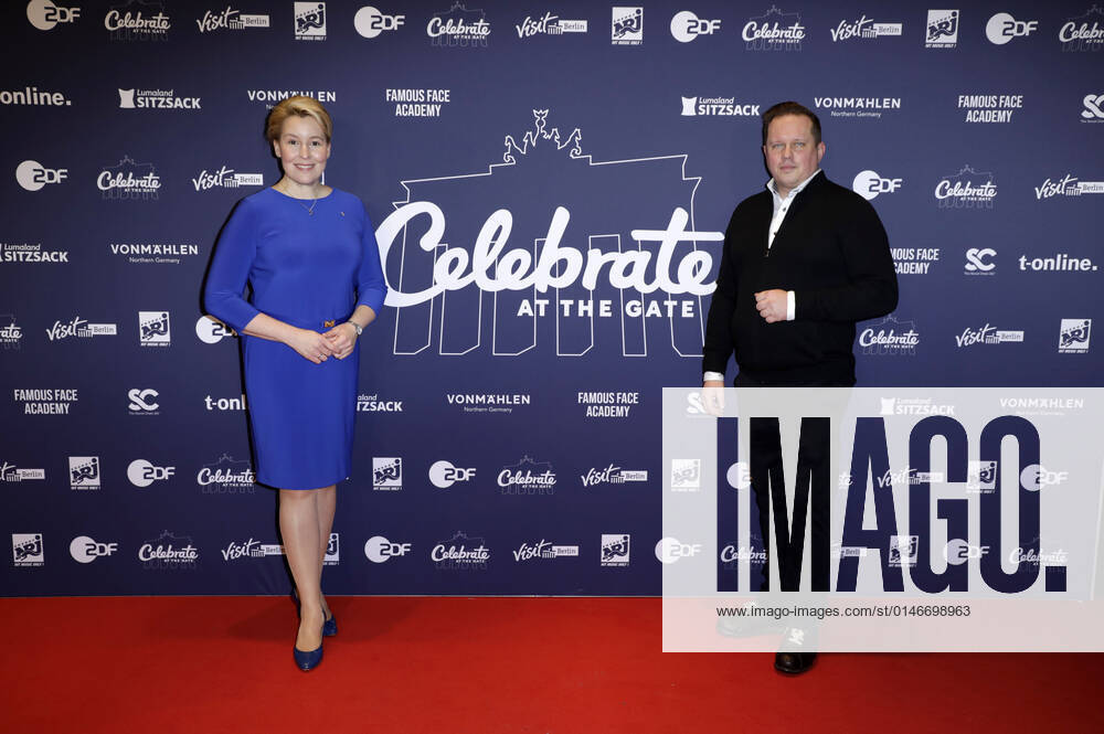 Franziska Giffey and Maiko Heinrich at the New Years Eve show Celebrate at the Gate Welcome 2022 at the Brandenburg Gate Berlin, 31 12 2021 Foto:xS.xGabschx xFuturexImage