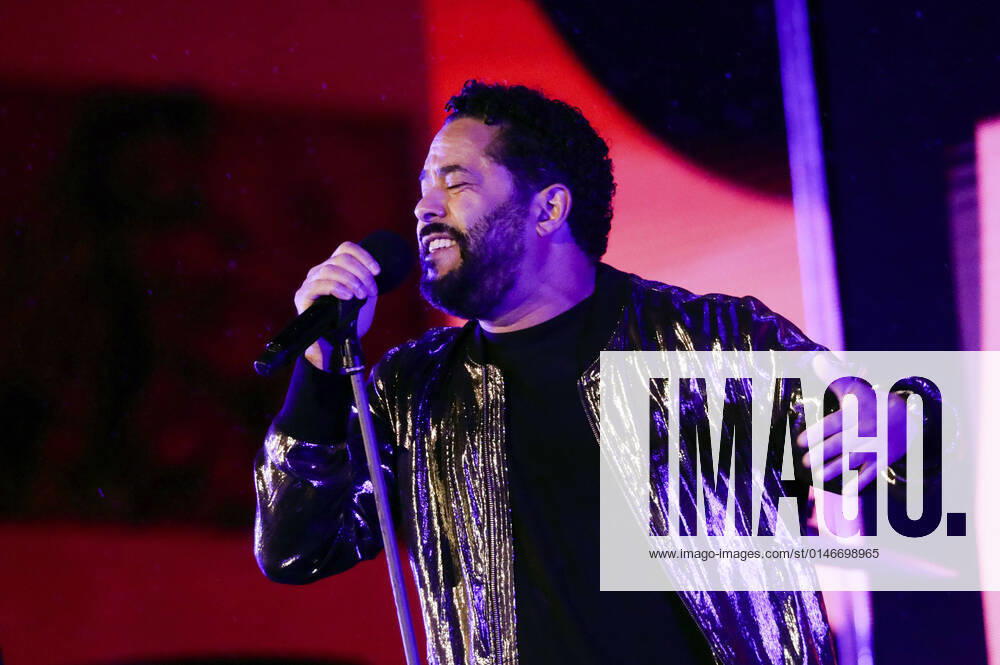 Adel Tawil at the New Years Eve show Celebrate at the Gate Welcome 2022 at the Brandenburg Gate Berlin, 31 12 2021 Foto:xS.xGabschx xFuturexImage