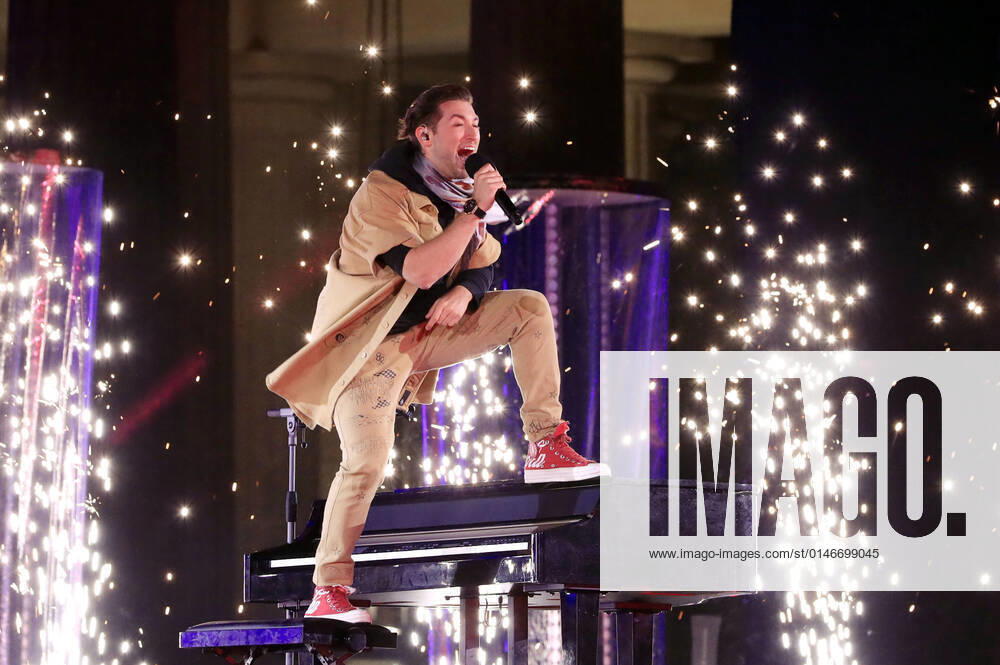 Justin Jesso in the New Years Eve show Celebrate at the Gate Welcome 2022 at the Brandenburg Gate Berlin, 31 12 2021 Foto:xS.xGabschx xFuturexImage