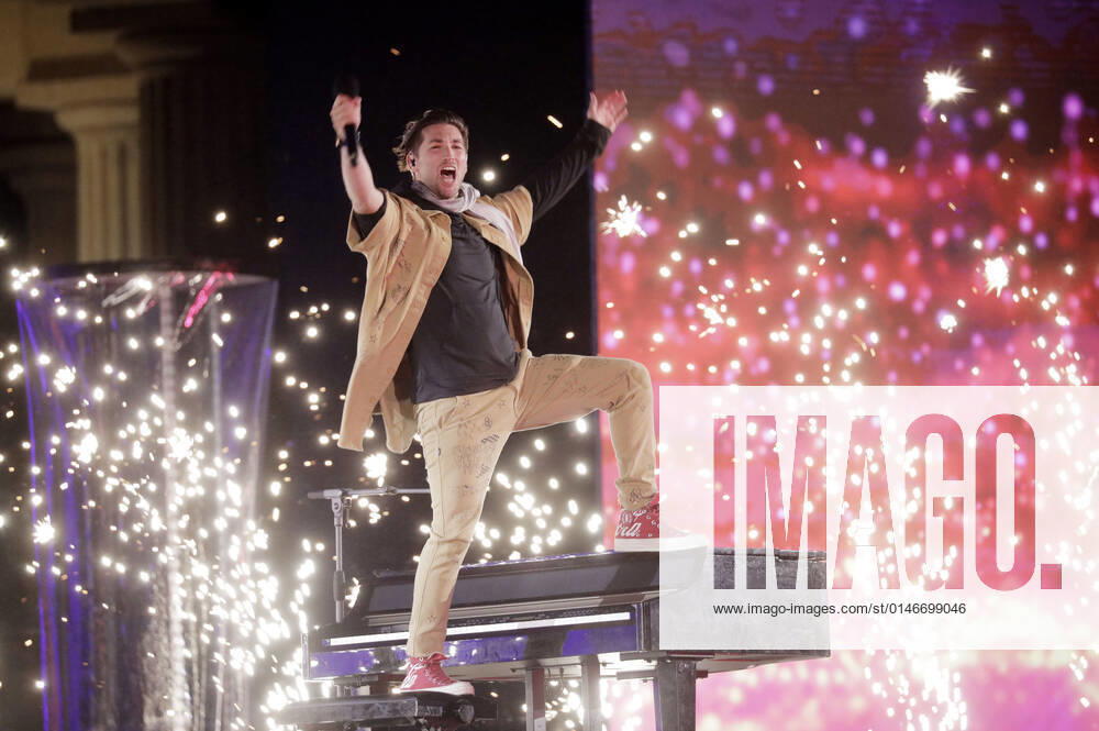 Justin Jesso in the New Years Eve show Celebrate at the Gate Welcome 2022 at the Brandenburg Gate Berlin, 31 12 2021 Foto:xS.xGabschx xFuturexImage