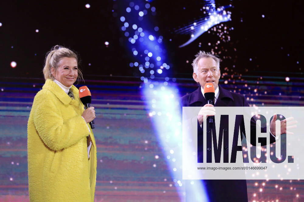 Andrea Kiewel and Johannes B Kerner in the New Years Eve show Celebrate at the Gate Welcome 2022 at the Brandenburg Gate Berlin, 31 12 2021 Foto:xS.xGabschx xFuturexImage