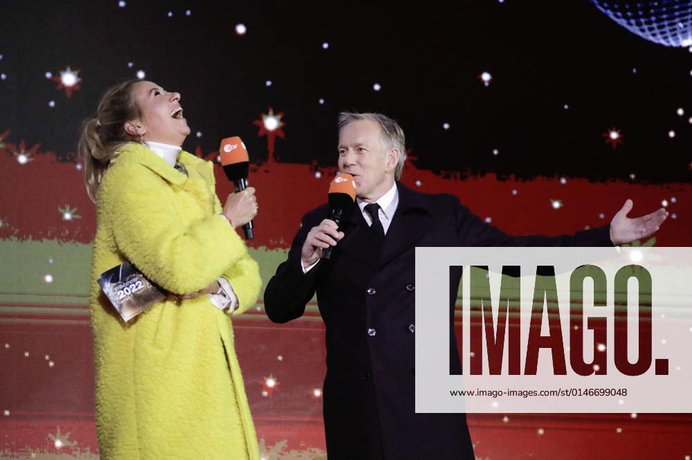 Andrea Kiewel and Johannes B Kerner in the New Years Eve show Celebrate at the Gate Welcome 2022 at the Brandenburg Gate Berlin, 31 12 2021 Foto:xS.xGabschx xFuturexImage