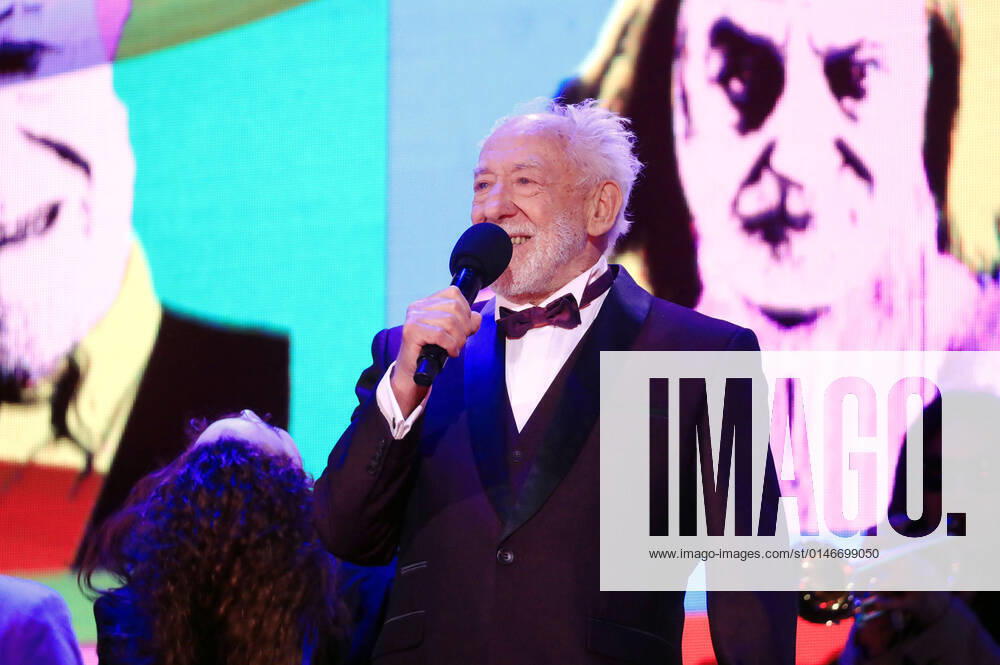 Dieter Hallervorden in the New Years Eve show Celebrate at the Gate Welcome 2022 at the Brandenburg Gate Berlin, 31 12 2021 Foto:xS.xGabschx xFuturexImage