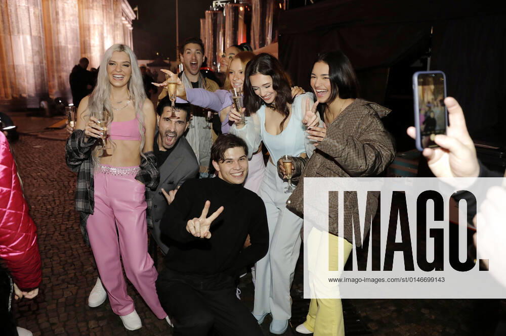 Justin Jesso, Marc Terenzi and Venus in the New Years Eve show Celebrate at the Gate Welcome 2022 at the Brandenburg Gate Berlin, 31 12 2021 Foto:xS.xGabschx xFuturexImage