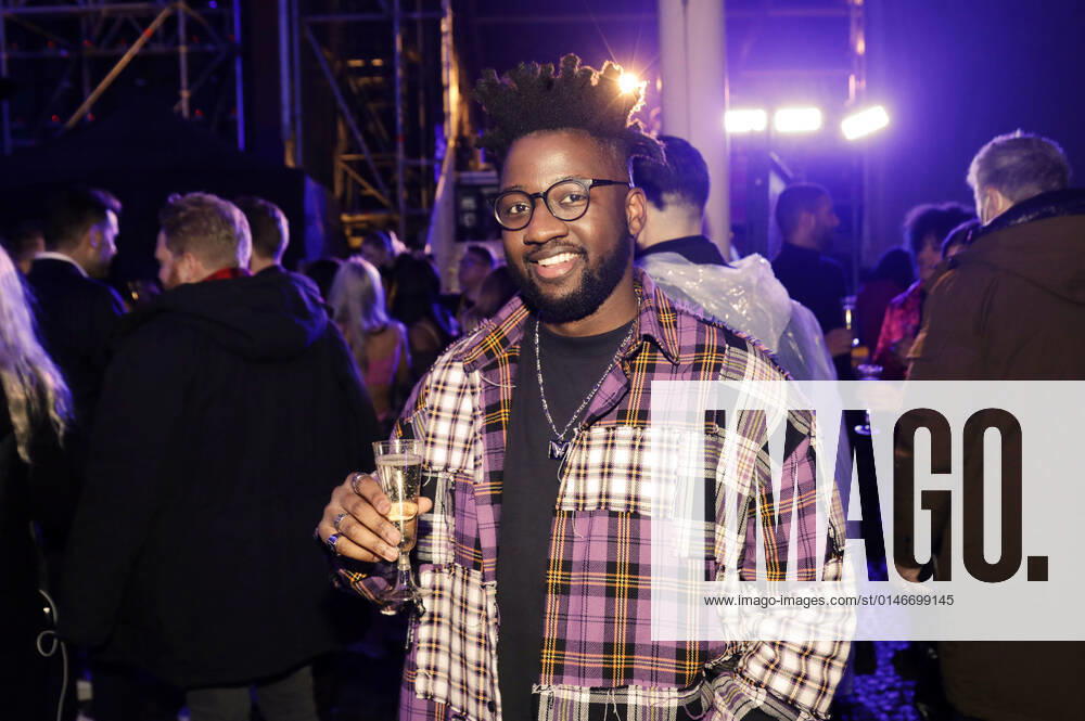 Kelvin Jones in the New Years Eve show Celebrate at the Gate Welcome 2022 at the Brandenburg Gate Berlin, 31 12 2021 Foto:xS.xGabschx xFuturexImage