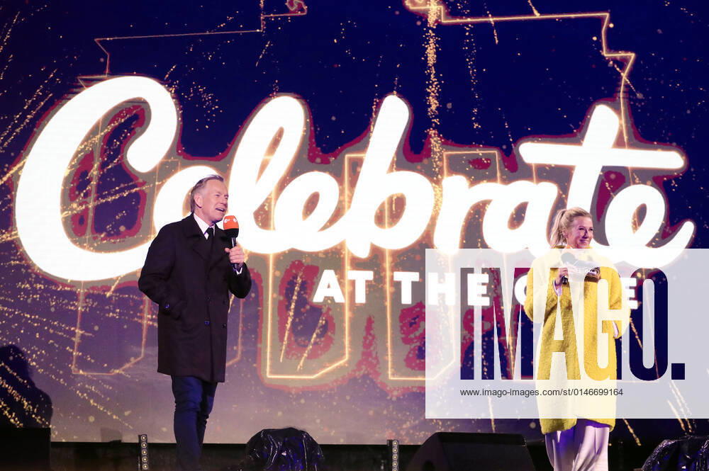 Johannes B Kerner and Andrea Kiewel in the New Years Eve show Celebrate at the Gate Welcome 2022 at the Brandenburg Gate Berlin, 31 12 2021 Foto:xS.xGabschx xFuturexImage