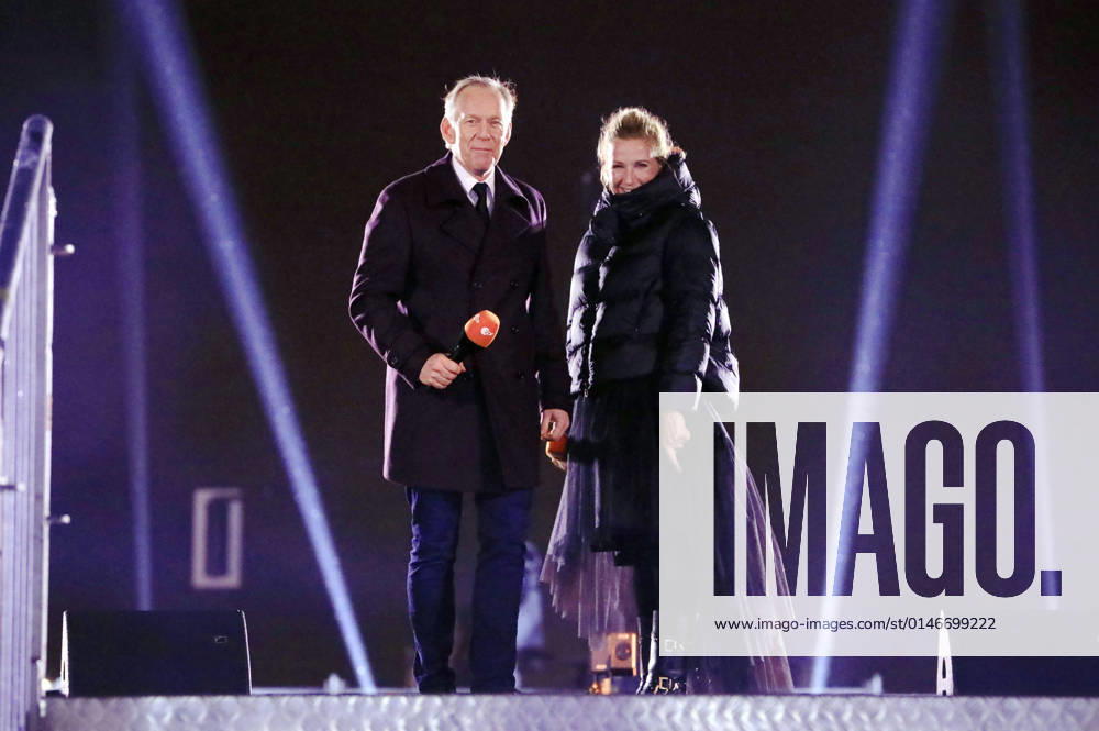 Johannes B Kerner and Andrea Kiewel in the New Years Eve show Celebrate at the Gate Welcome 2022 at the Brandenburg Gate Berlin, 31 12 2021 Foto:xS.xGabschx xFuturexImage