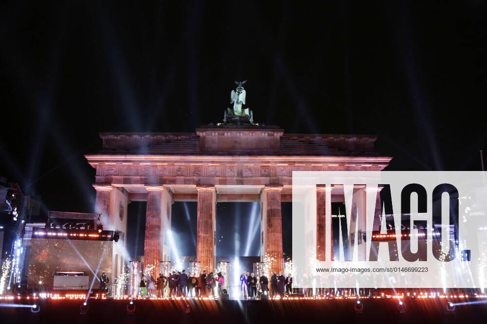 New Years Eve show Celebrate at the Gate Welcome 2022 at the Brandenburg Gate Berlin, 31 12 2021 Foto:xS.xGabschx xFuturexImage