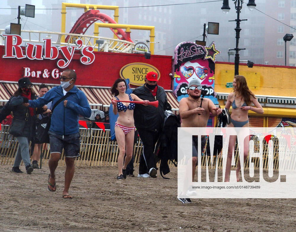 January 1, 2022 New York , Coney Island Polar Bear Plunge. This year the Polar Bear Plunge returned after last year s Covid outbreak. Revelers enjoy the water. New York USA - ZUMAct2_ 20220101_zaf_ct2_034