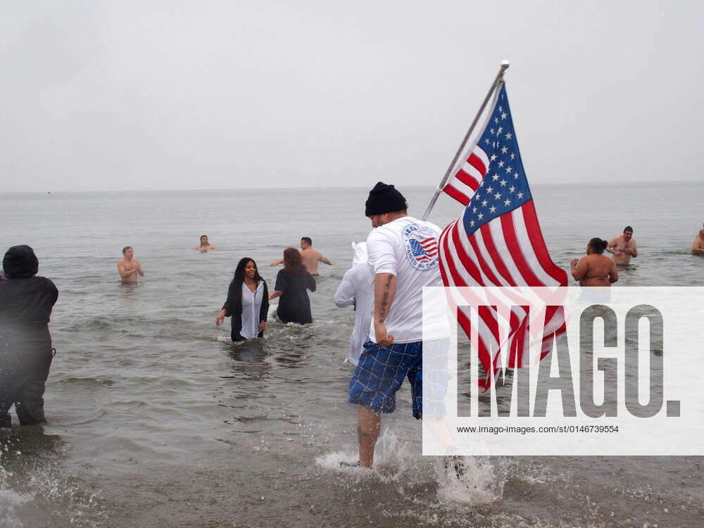 January 1, 2022 New York , Coney Island Polar Bear Plunge. This year the Polar Bear Plunge returned after last year s Covid outbreak. Revelers enjoy the water. New York USA - ZUMAct2_ 20220101_zaf_ct2_039