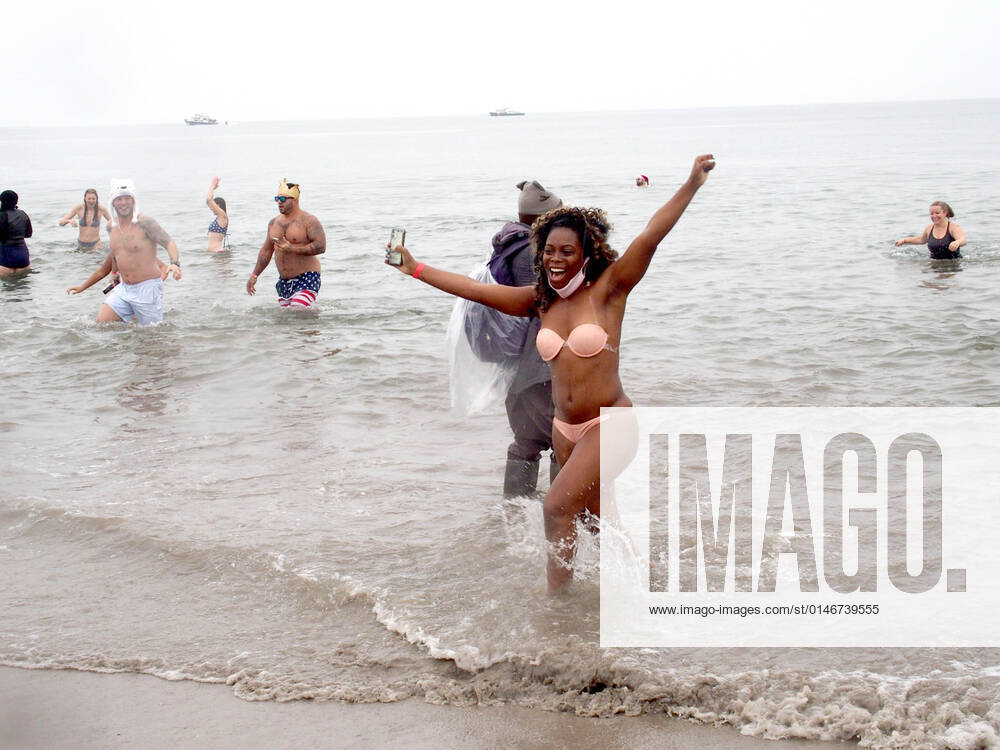 January 1, 2022 New York , Coney Island Polar Bear Plunge. This year the Polar Bear Plunge returned after last year s Covid outbreak. Revelers enjoy the water. New York USA - ZUMAct2_ 20220101_zaf_ct2_040