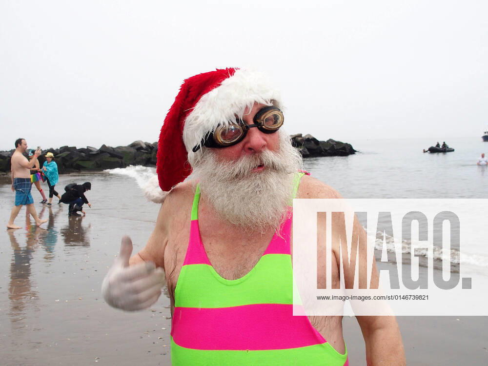 January 1, 2022 New York , Coney Island Polar Bear Plunge. This year the Polar Bear Plunge returned after last year s Covid outbreak. Revelers enjoy the water. New York USA - ZUMAct2_ 20220101_zaf_ct2_065
