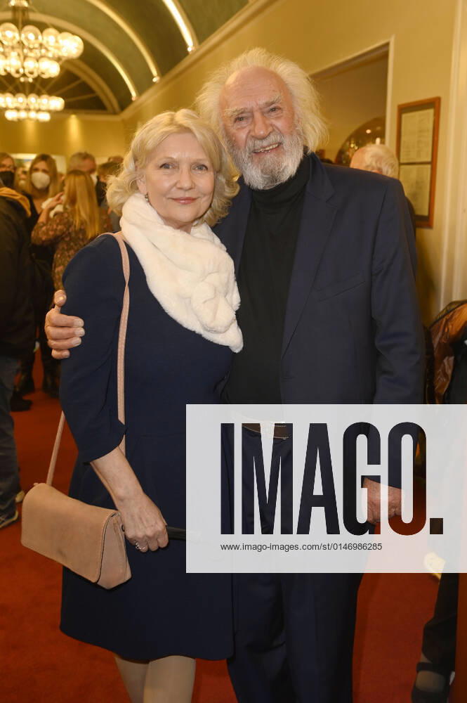 Achim Wolff with wife Rita Feldmeier at the premiere of the play Rent A Friend at Schlosspark Theater Berlin, 08 01 2022 Foto:xF.xFuturexImage