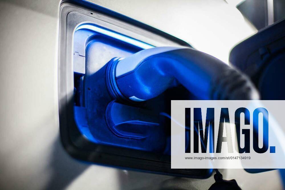 IMAGO Creative: Motorsport, Innovation und Nachhaltigkeit IMAGO Creative: 2022 Aussichten Electric car charging, 25.09.2021,