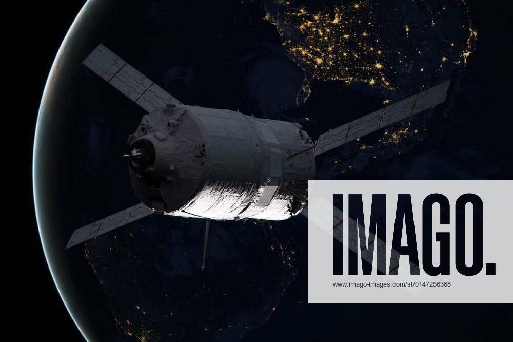 IMAGO Creative: 2022 Aussichten Cargo spacecraft - The Automated Transfer Vehicle over the planet Earth., 26.09.2021,
