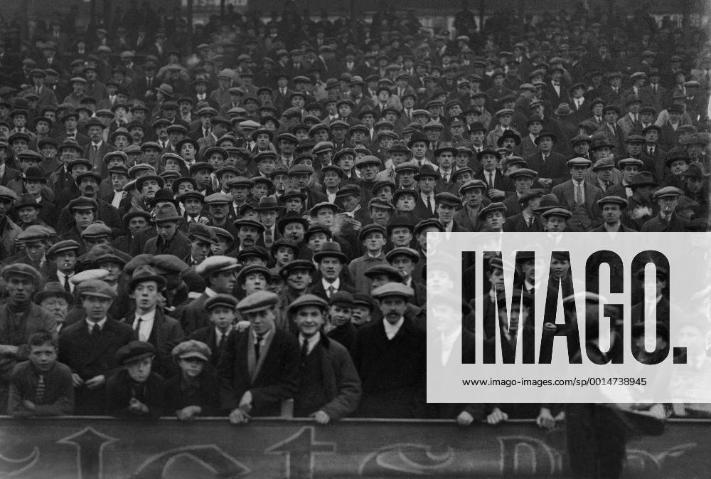 Football - 1922 1923 First Division - Birmingham City 3 Arsenal FC London 2 Fans in flat caps in the crowd at St Andrews. 02 12 1922