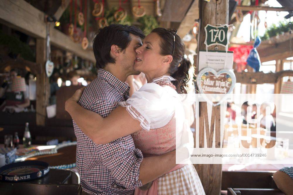 BMW Wiesn Stammtisch, 24,09.13 im Käferzelt München, Oktoberfest Im Bild V.L. Bruno Sprengler DTM Fahrer, Katarina Witt BMW Groupbotschafterin