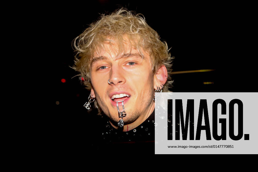 Machine Gun Kelly At MFW 2022 American actor and singer Machine Gun Kelly is seen at Dolce & Gabbana red carpet during the MFW 2022 in Milan, Italy, on 15 January 2022 Milan Italy