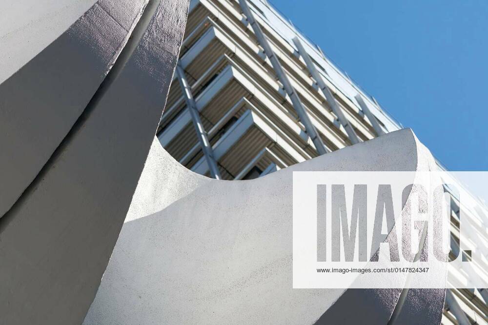 IMAGO Creative: Architektur in Berlin Office building in downtown Berlin with concrete elements in the entrance area as a decoration, 12.10.2020,