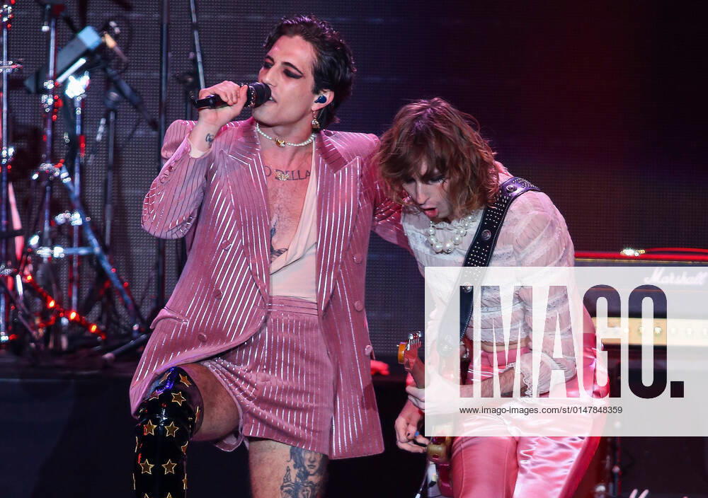 INGLEWOOD, CALIFORNIA - JANUARY 15: Maneskin - Damiano David and Thomas Raggi perform onstage at the 2022 iHeartRadio ALTer EGO presented by Capital One at The Forum on January 15, 2022 in Inglewood, California. Inglewood USA - ZUMAs181 20220115_zea_s181_018