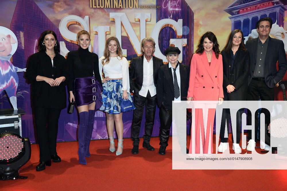 Stefanie Kloss Silbermond , Victoria Swarovski, Julia Beautx, Peter Maffay, Katharina Thalbach, Iris Berben, Alexandra Maria Lara, Bastian Pastewka on the red carpet of the premiere of SING THE SHOW OF YOUR LIFE at the Zoo Palast in Berlin on 16 01 2022