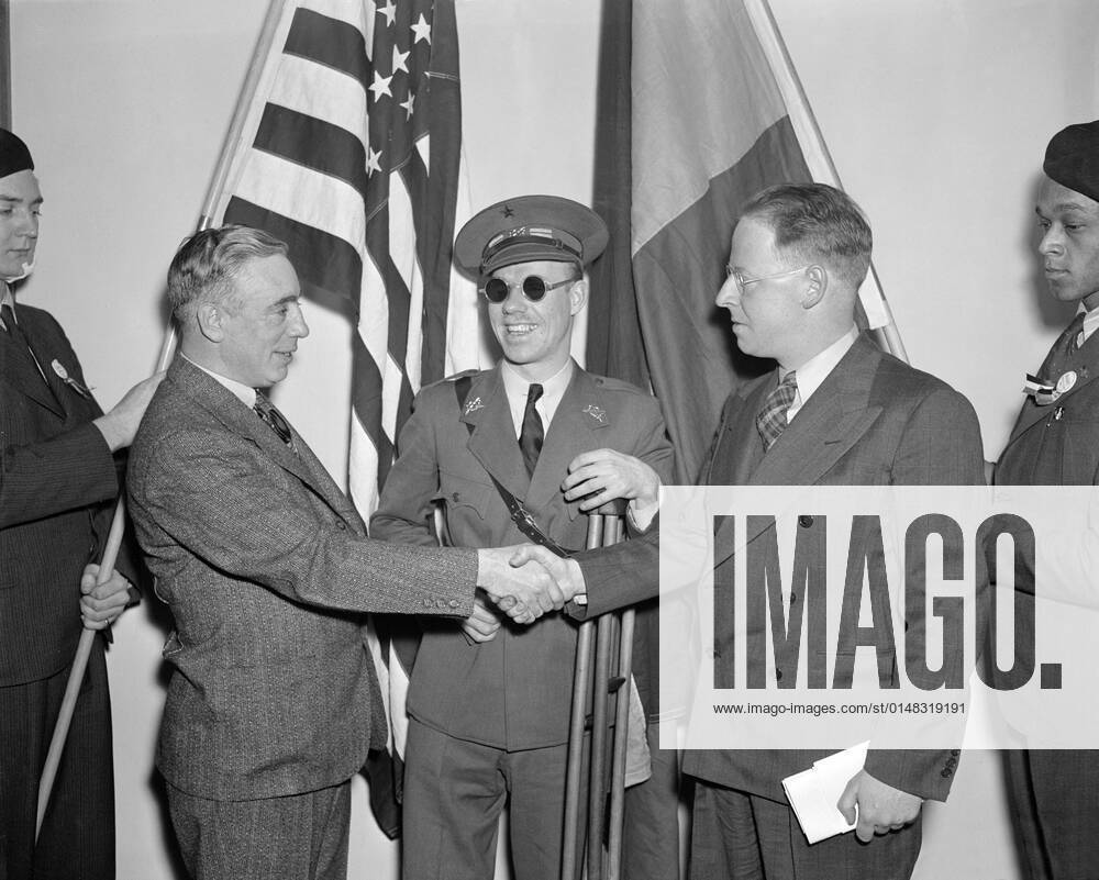 The Abraham Lincoln Brigade was a group of volunteers from the United States who served in the Spanish Civil War as soldiers, technicians, medical personnel and aviators fighting for Spanish Republican forces as part of the International Brigades, against the Fascist forces of Francisco Franco and the Spanish Nationalists.<br ><br > Of the approximately 2,800 American volunteers, between 750 and 800 were killed in action or died of wounds or sickness. Supplier:MediaxCo.xLtd. 1060_05_cpa0026519