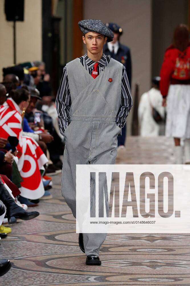 (220124) -- PARIS , Jan. 24, 2022 -- A model presents a creation as part of Kenzo s Fall Winter 2022-2023 collection show during the men s fashion week in Paris, France, Jan. 23, 2022. (Photo by Xinhua) FRANCE-PARIS-FASHION WEEK-KENZO PieroxBiasion