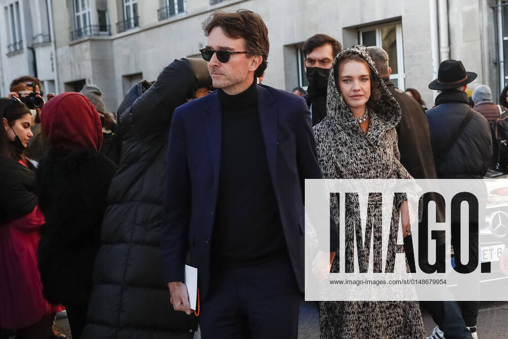 Antoine Pinault et Natalia Vodianova NEWS : Defile Dior Haute Couture Spring Summer 2022 - 24 01 2022 AurelienMorissard Panoramic
