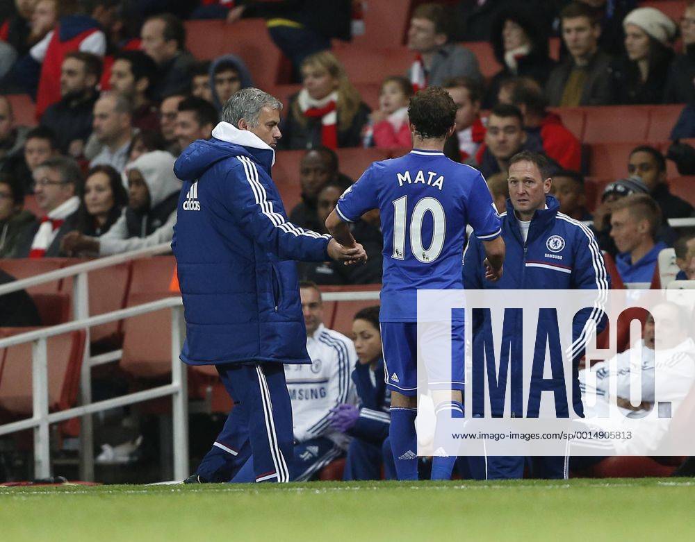 Chelsea manager Jose Mourinho shakes hands with Chelsea s Juan Mata Arsenal v Chelsea - Capital One Cup Fourth Round - The Emirates - London - England -29 10 2013 - Pic David Klein Sportimage .