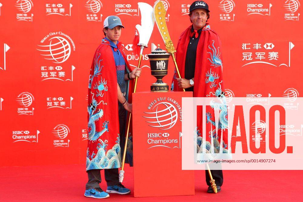 Rory McIlroy of Northern Ireland, left, and Phil Mickelson of the United States, both dressed in Peking Opera costumes, pose at the opening ceremony of the HSBC Champions golf tournament on the Bund in Shanghai, China, 29 October 2013. Golfers perform Peking Opera to tee off HSBC Champions golf tournament in Shanghai 20131029_43939