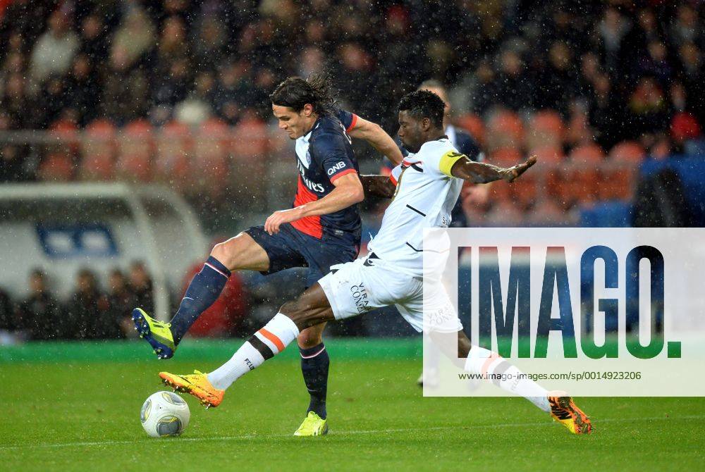 Edinson Cavani (psg) - Bruno Ecuele Manga (lor) Paris St Germain PSG vs FC Lorient - Ligue 1 - 01 11 2013 AnthonyBIBARD FEP Panoramic