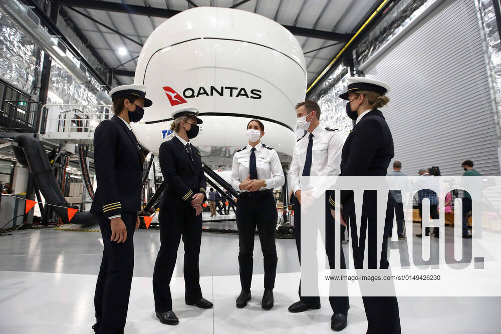 QANTAS BRISBANE FLIGHT TRAINING CENTRE OPENING, Pilots speak during the official opening of the new Qantas Flight Training Centre in Brisbane, Monday, January 31, 2022. ( NO ARCHIVING, , NO USE IN BOOKS WITHOUT CONSENT BRISBANE QLD AUSTRALIA