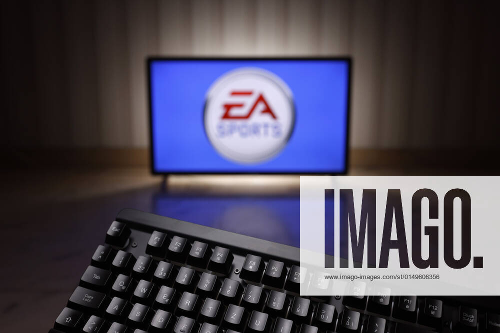 Das Logo der Marke EA Sports des US-amerikanischen Videospielentwicklers und -publishers Electronic Arts auf einem Bildschirm, im Vordergrund eine Computerspiele-Tastatur. (Symbolbild, Symbolfoto) Köln, 01.02.2022 Foto:xC.xFuturexImage