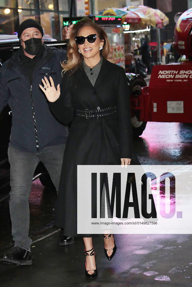 Bilder des Jahres 2022, Entertainment 02 Februar Entertainment Themen der Woche KW05 NEW YORK, NY- February 04: Jennifer Lopez visits MTV studios to promote her new movie Marry Me on February 04, 2022 in New York City.