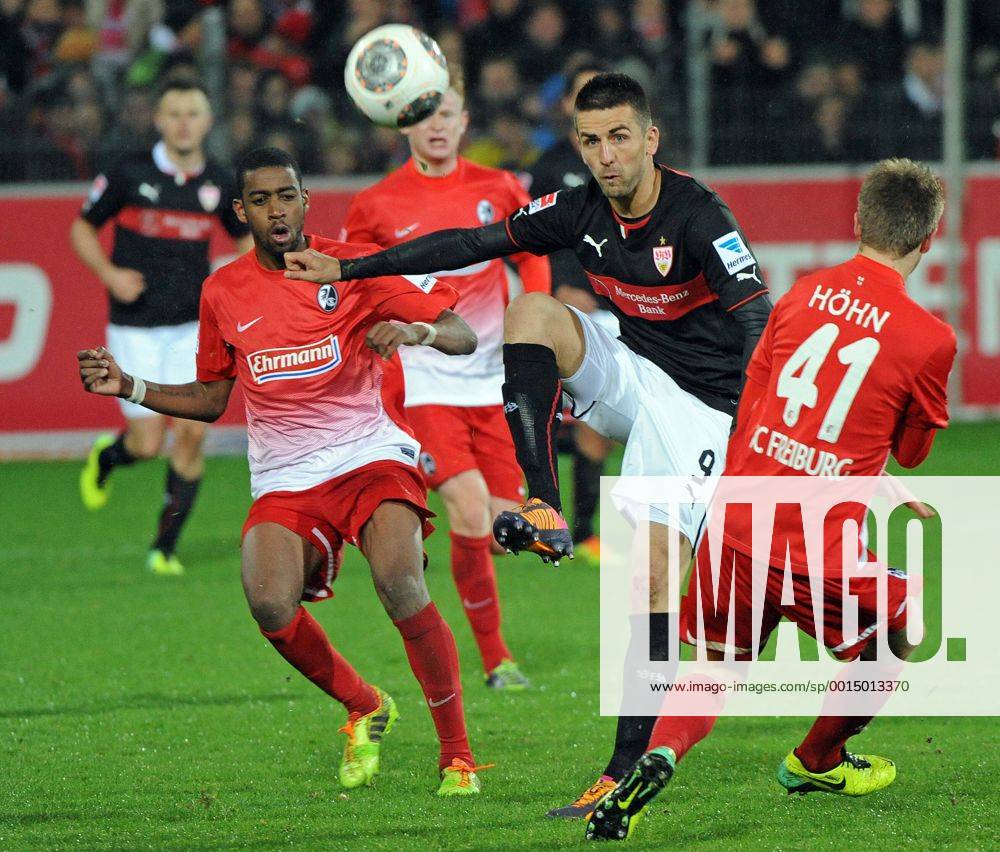 Freiburg, MAGE SOLAR Stadion, 10.11.2013 Fussball 1. Bl Saison 2013 2014 SC Freiburg vs. VfB Stuttgart Vedad IBISEVIC, VfB Stuttgart zwischen Gelson FERNANDES, SC Freiburg (li) und Immanuel HÖHN HOEHN, SC Freiburg Foto und alle