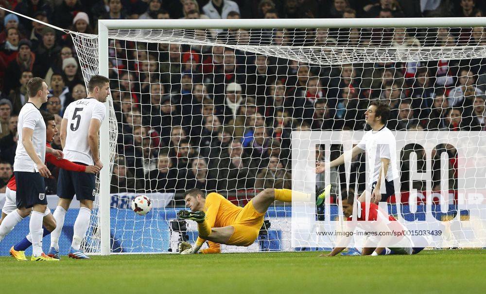 Chile s Alexis Sanchez scoring his sides opening goal - England v Chile - International Friendly - Wembley Stadium - London - England -15 11 2013 - Pic David Klein Sportimage .