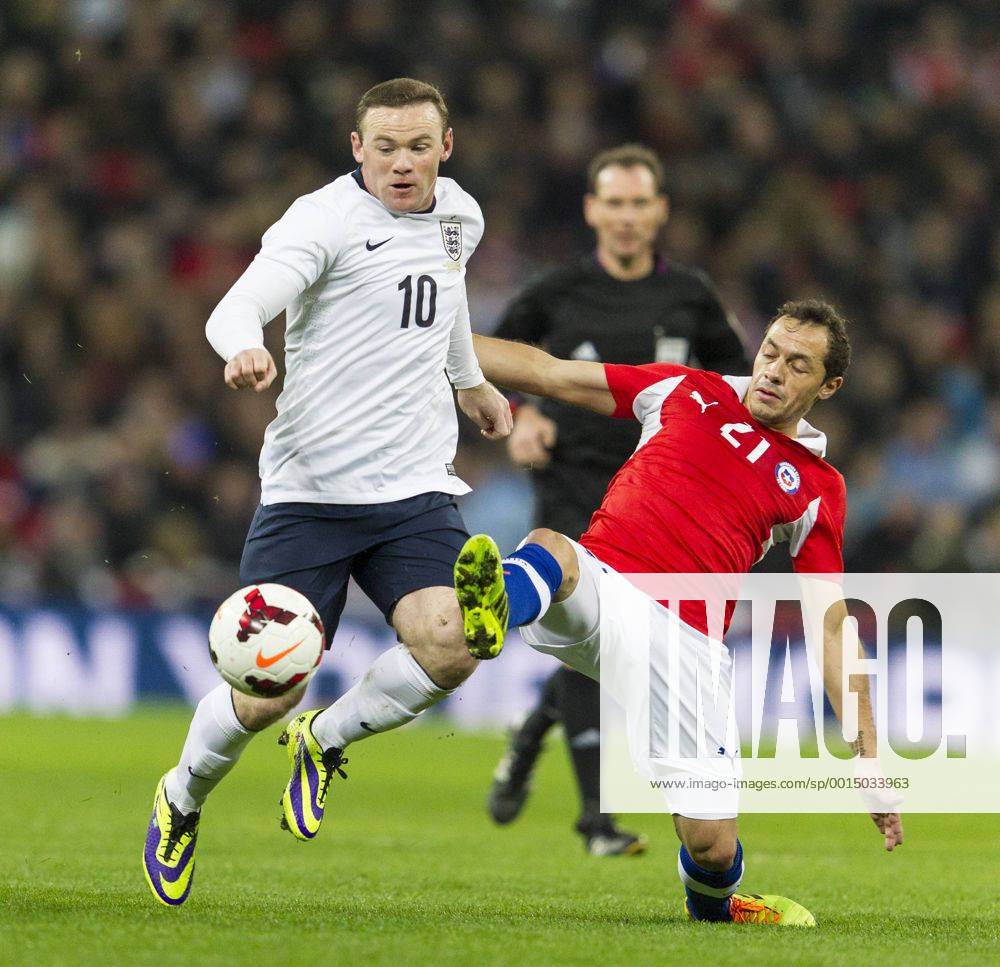 London, England. England s Wayne ROONEY in a challenge with Chile s Marcelo DIAZ during the International Friendly fixture between England and Chile from Wembley Stadium. Mercerx ActionPlus20207414
