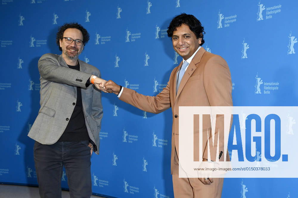 Carlo Chatrian and M Night Shyamalan at the International Jury Photocall at the Berlinale 2022 72 Berlin International Film Festival at the Grand Hyatt Berlin Hotel, 10 02 2022. Foto:xF.xFuturexImage