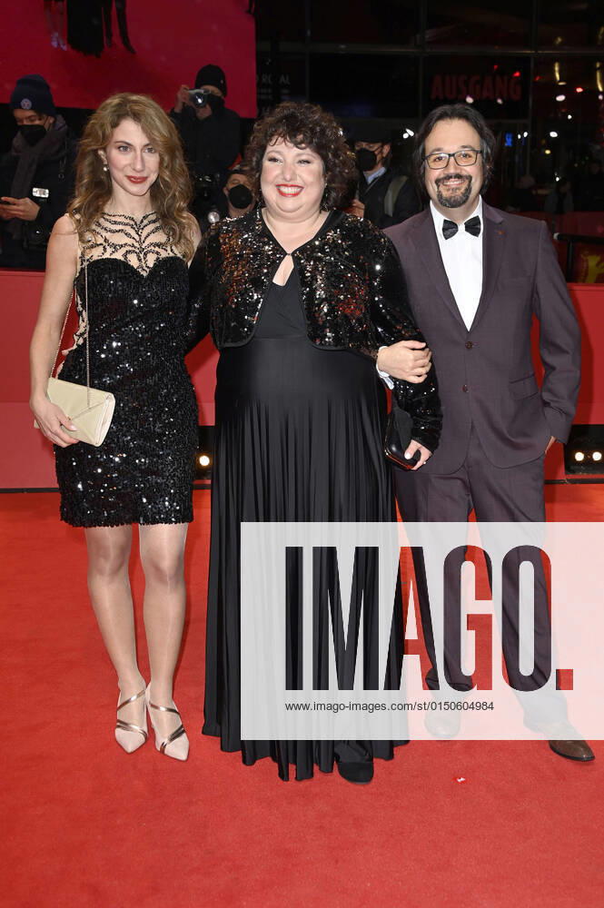 Meltem Kaptan with husband Daniel Holl and sister Derya Kaptan at the premiere of the feature film Rabiye Kurnaz vs George W Bush at the Berlinale 2022 72 Berlin International Film Festival at the Berlinale Palast Berlin, 12 02 2022 Foto:xF.xFuturexImage